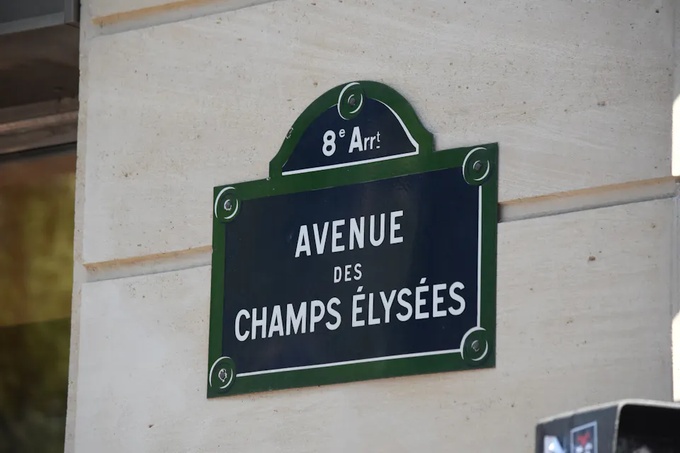 Champs-Élysées Guide: Top 5 Locations for Pop Up Shops and Showrooms
