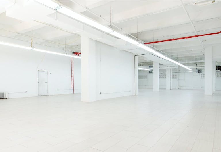 White-Box Space in Midtown - Image 3