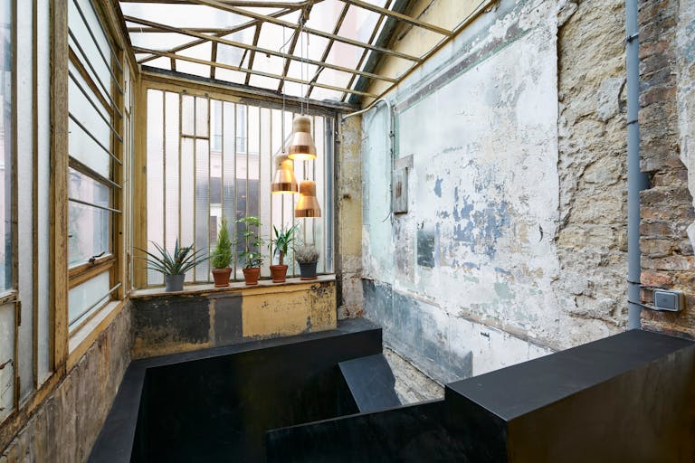 Entire art gallery in Le Marais, Paris - Image 0