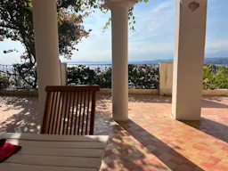 Un jardin qui plonge sur la baie des Ange's et le port a Nice pour créer un événement - Image 4