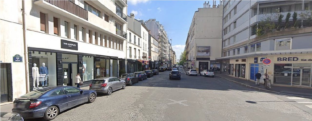 Prime Location Boutique - Passy Area - Image 1