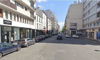 Prime Location Boutique - Passy Area - Image 1