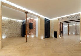 Chic Event Space in Marais - Image 8