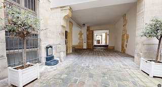 Central Paris Showroom next to Louis Vuitton HQ near Marais - Image 3