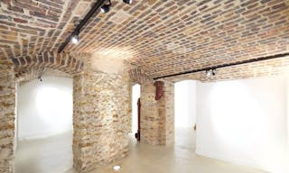 Shop in Paris - Image 5