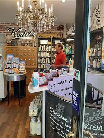 Prime Boutique Shop in Boulevard Saint-Germain - Image 2