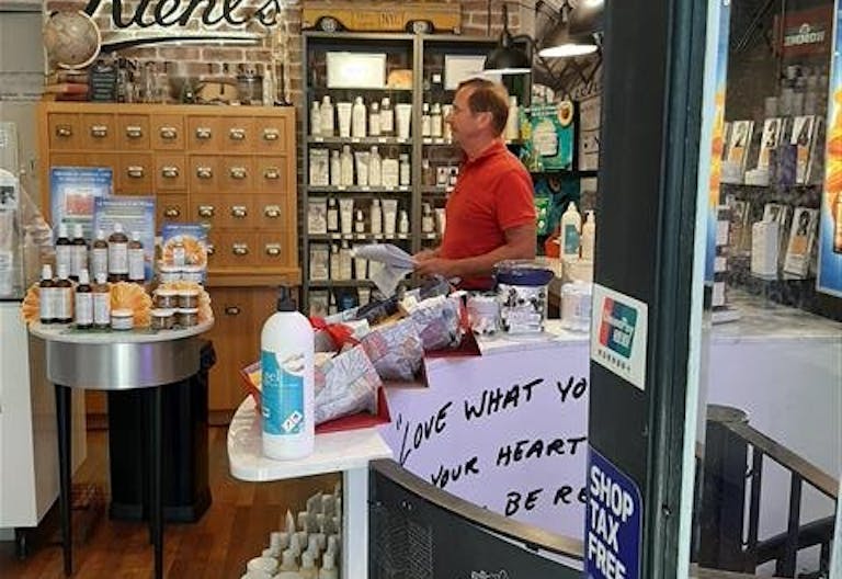 Prime Boutique Shop in Boulevard Saint-Germain - Image 2