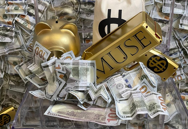 Colorful Content Creation Photo Studio - Image 4