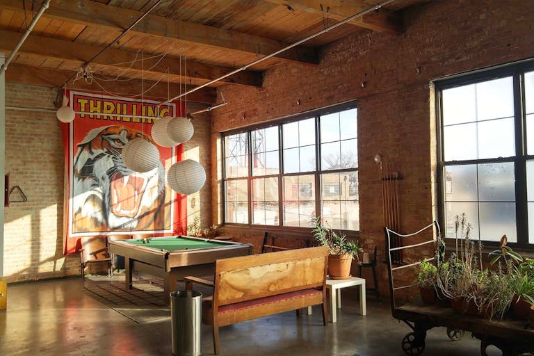 Spacious Studio in West Chicago - Image 0