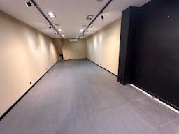 Boutique galerie d'art dans le marais  - Image 3