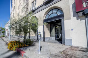 Hollywood Blvd. Public Retail Storefront w/On-Site Manager - Image 8