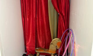 Space with its own photography studio, film production room, an upcoming recording studio - Image 7