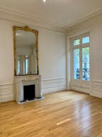 Beautiful Showroom in Saint-Germain - Image 7