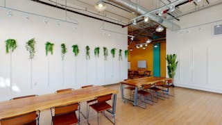 Sunlit space for pop-ups and meetings - Image 2