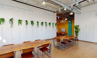 Sunlit space for pop-ups and meetings - Image 2