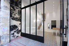 Chic Pop Up Boutique on rue de Turenne - Image 0