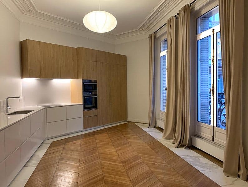 200 sqm Unique Showroom on Rue Boissière, Paris 75116