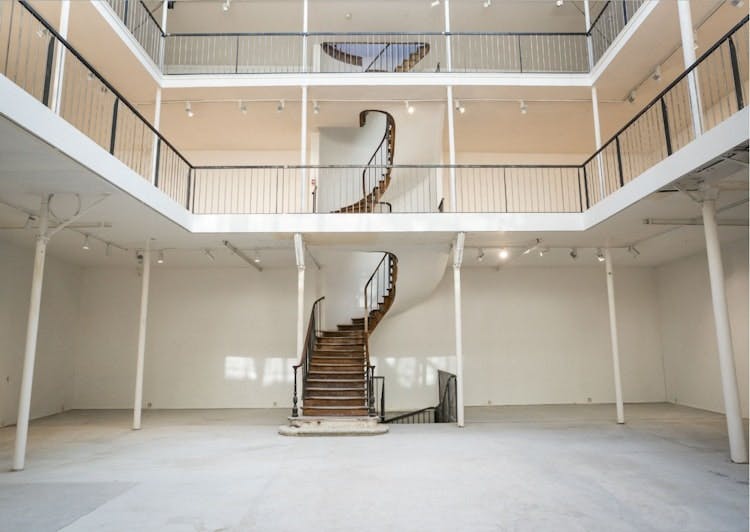 1,200 sqm Grand Showroom on Rue Saint-Merri, Paris