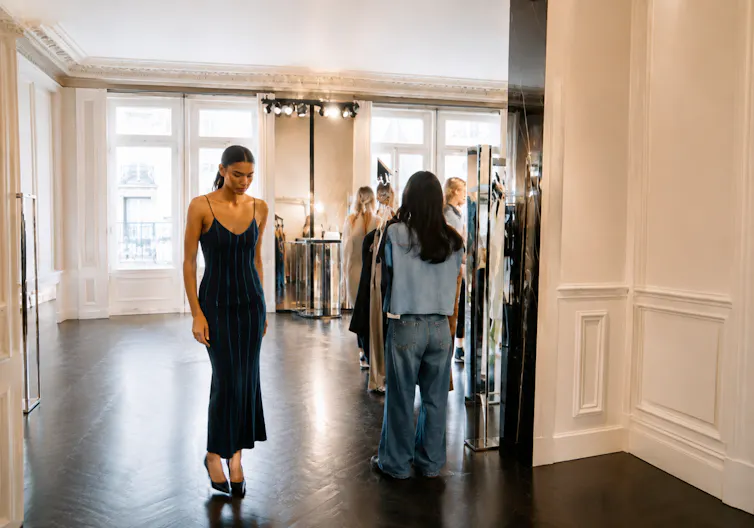 Chic Parisian Apartment – Fashion Showroom, Paris Champs-Élysées - Image 0