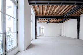Une galérie idéale pour showroom / Fitting / Pop Up store / Galerie d'Art et défilé  - Image 8