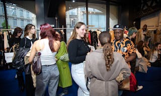 Premium 150 sqm Second-Floor Retail Space for Rent — Prime Paris Location - Image 3