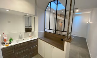 An atypical loft-style space near Montmartre - Image 6