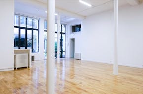 Espace atypique avec cour privative � R�publique / Canal Saint-Martin - Image 4