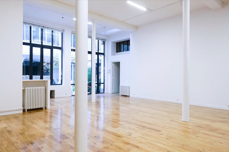 Espace atypique avec cour privative � R�publique / Canal Saint-Martin - Image 4