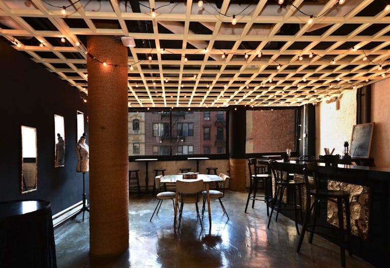 Beautiful Bar Open To New Tenants - Image 1