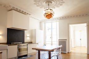 Place des Vosges Fashion Showroom - Image 2