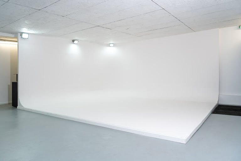 Studio photo avec cyclorama aux portes de Paris - Image 0