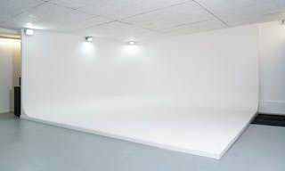 Studio photo avec cyclorama aux portes de Paris - Image 0