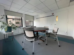 Small meeting, webinar or podcast room - Image 3