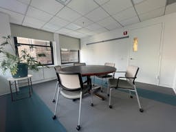 Small meeting, webinar or podcast room - Image 3