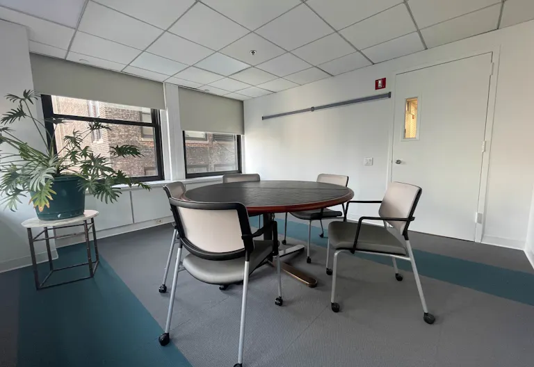 Small meeting, webinar or podcast room - Image 3