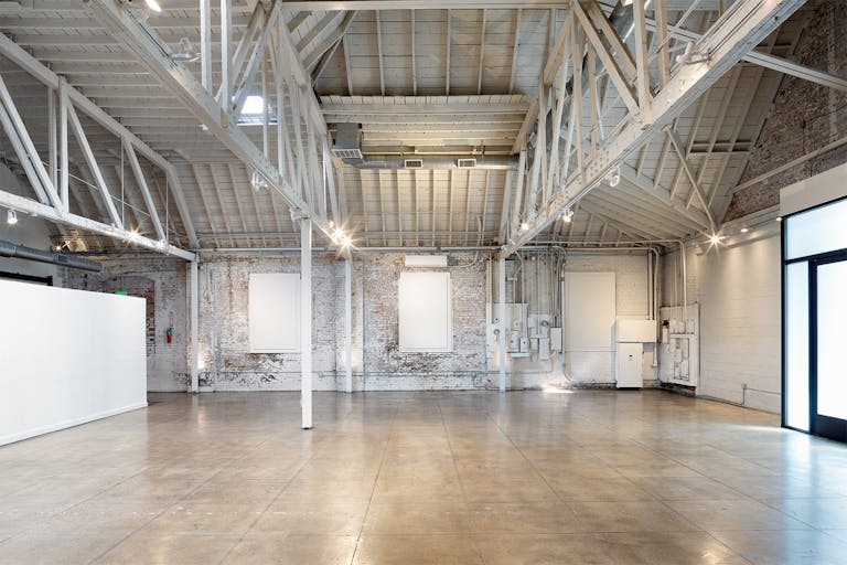 Beautiful Warehouse in South Park - Image 4