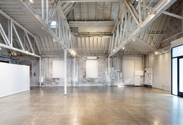 Beautiful Warehouse in South Park - Image 4