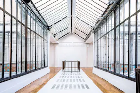 Amazing Palais Royal Showroom - Image 0