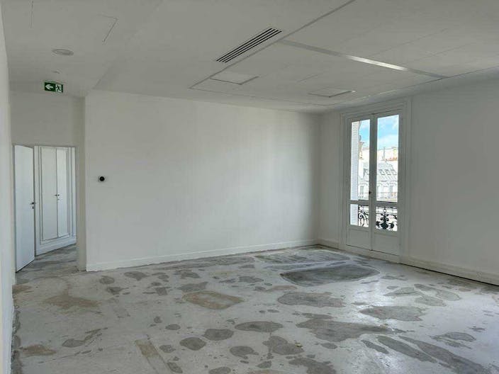 Haussmannian Style Apartment for Rent - Ideal Fashion Week Showroom - Image 4