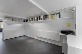 Stylish Le Marais Boutique - Image 5