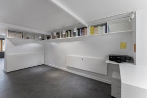 Stylish Le Marais Boutique - Image 5