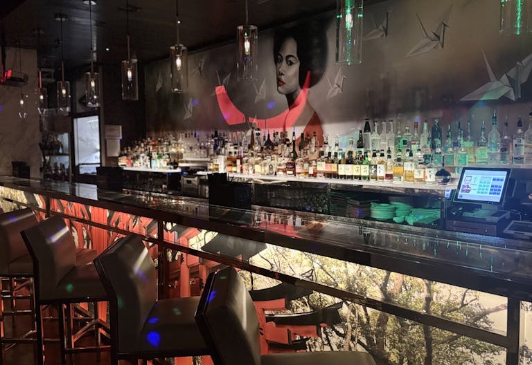 Times Square Restaurant - Image 4