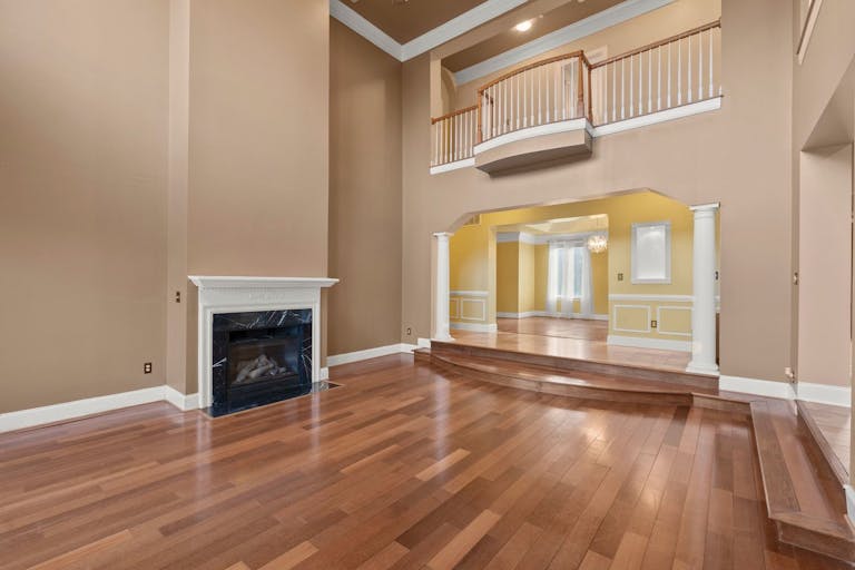 Contemporary Mansion with lots of spaces - Image 0
