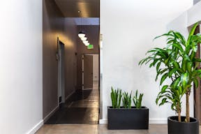 Beautiful Warehouse in South Park - Image 9