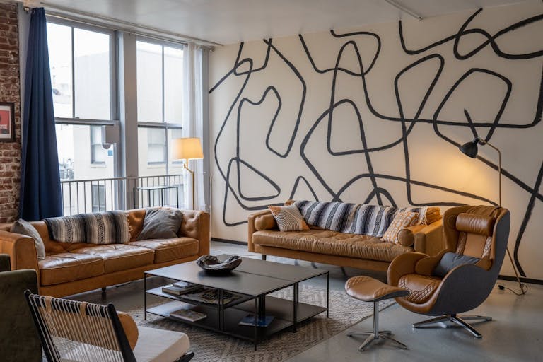 Sunny Historic Creative Loft - Image 1