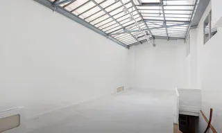 Showroom on Rue des Filles Du Calvaire - Image 0