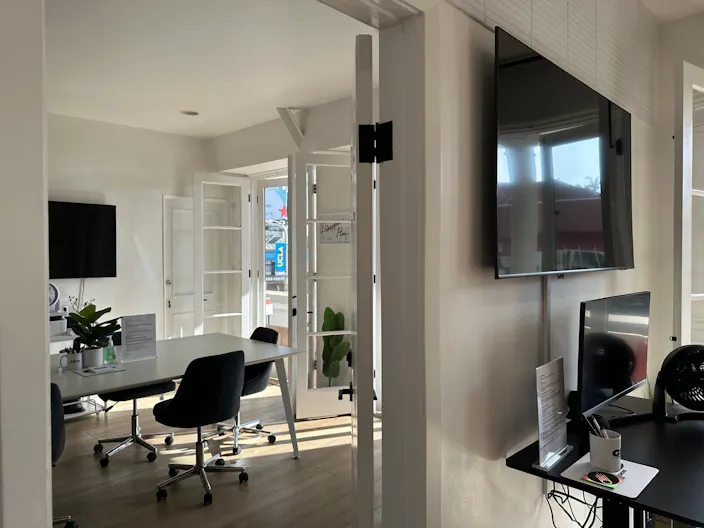 Pop-Up Space for Small Businesses (Meeting/Production Space) - Image 2