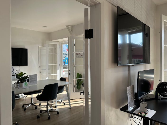 Pop-Up Space for Small Businesses (Meeting/Production Space) - Image 2