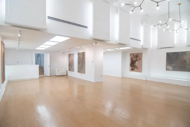 Gorgeous Midtown Gallery Retail Space - Image 1
