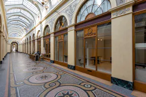 Showroom in Palais Royal (1 arcade) - Image 6